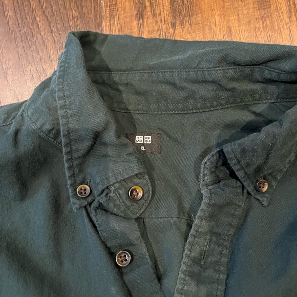 Uniqlo XL Green Button Down - Picture 2 of 2